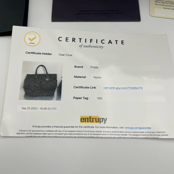 Prada rare Quilted Tessuto
Tote. Chocolate Brown with COA - Picture 16 of 17